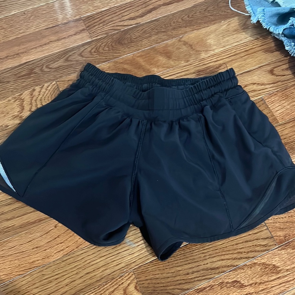 Lulu lemon black hotty hot short size 4